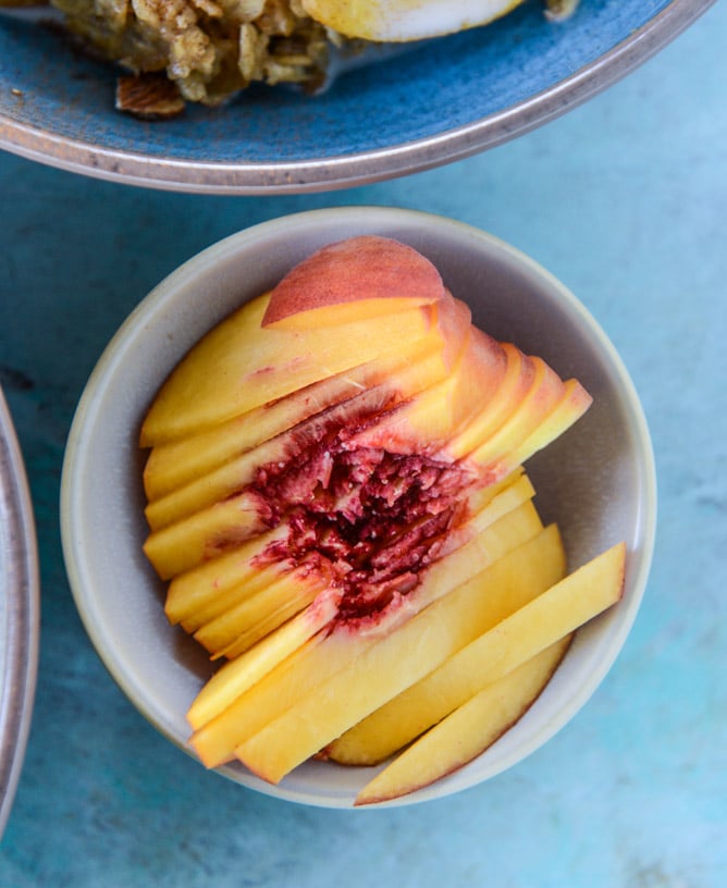 baked peaches and cream oatmeal I howsweeteats.com