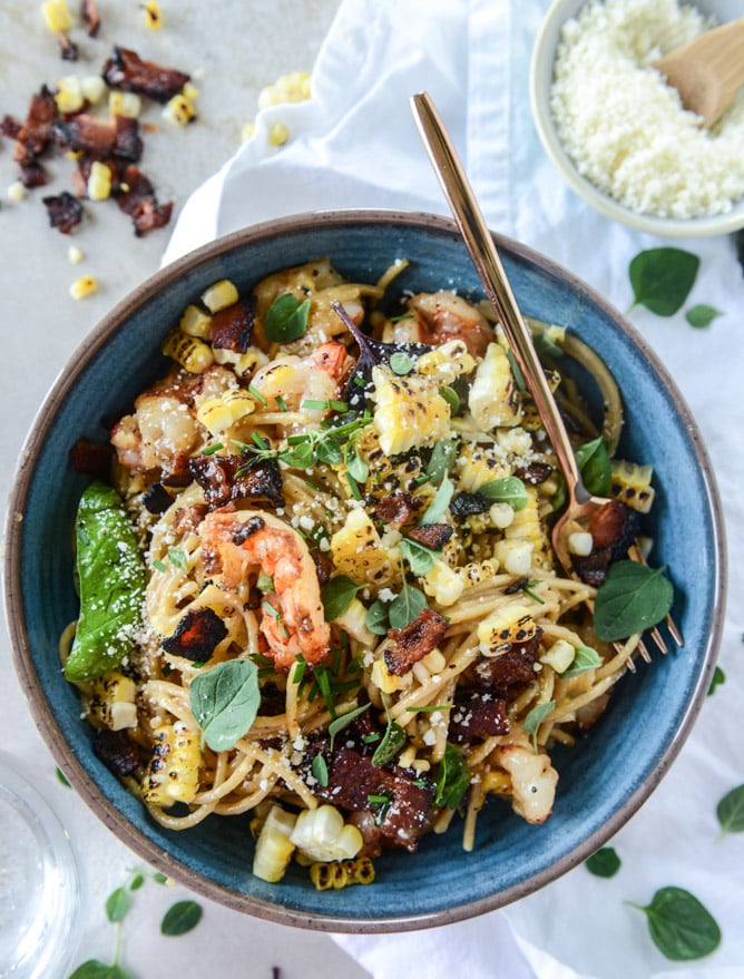 summer shrimp and charred corn pasta carbonara by @howsweeteats I howsweeteats.com