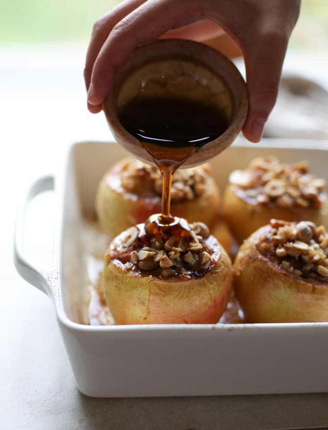 oatmeal baked apples with maple brown butter I howsweeteats.com