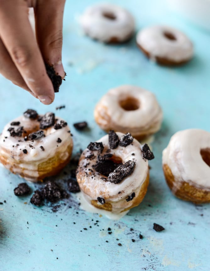 cookies & cream puff pastry doughnuts by @howsweeteats I howsweeteats.com