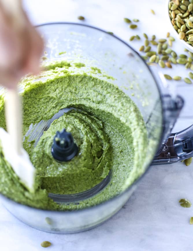 pumpkin seed pesto pasta I howsweeteats.com