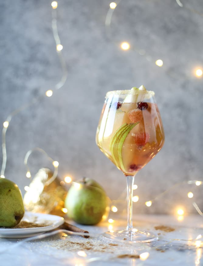pear sangria I howsweeteats.com