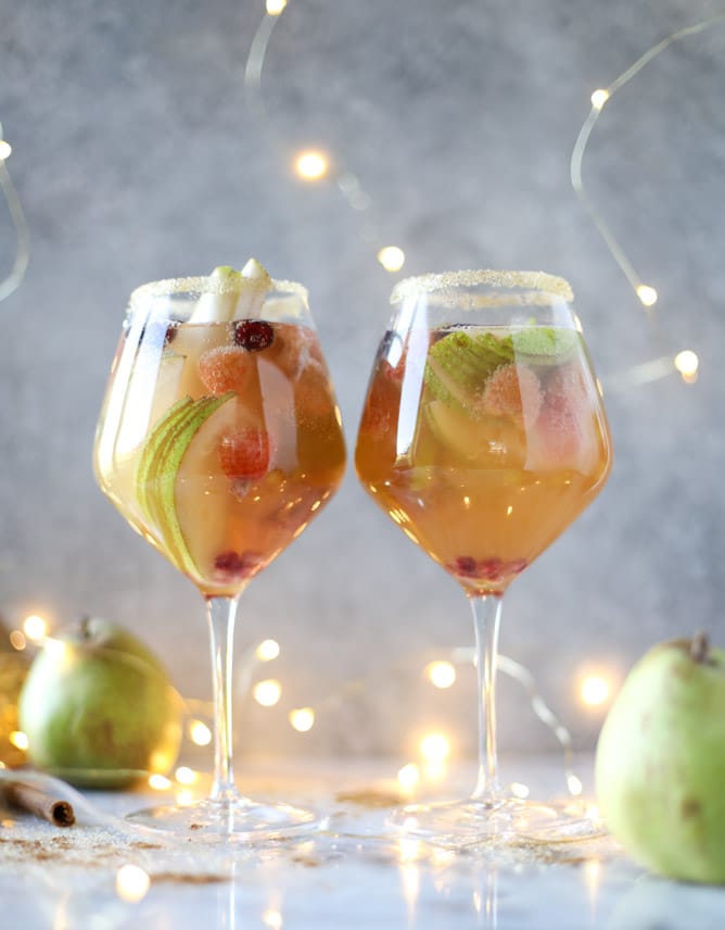 pear sangria I howsweeteats.com