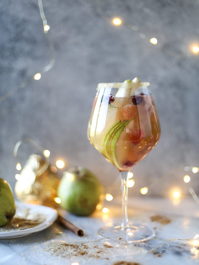 pear sangria I howsweeteats.com