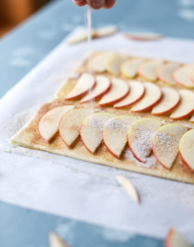 cinnamon sugar apple pie puff pastry I howsweeteats.com