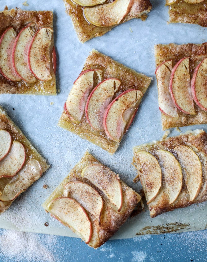 cinnamon sugar apple pie puff pastry I howsweeteats.com