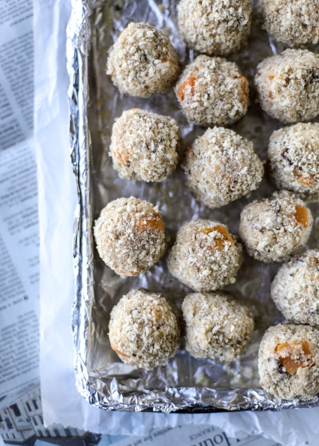 bacon butternut arancini with pumpkin pesto dip I howsweeteats.com