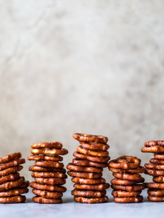 smoky vanilla bourbon pretzels I howsweeteats.com