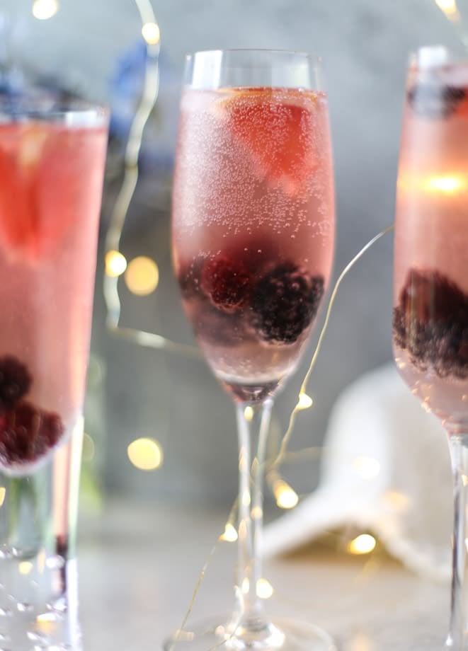 blackberry champagne punch I howsweeteats.com