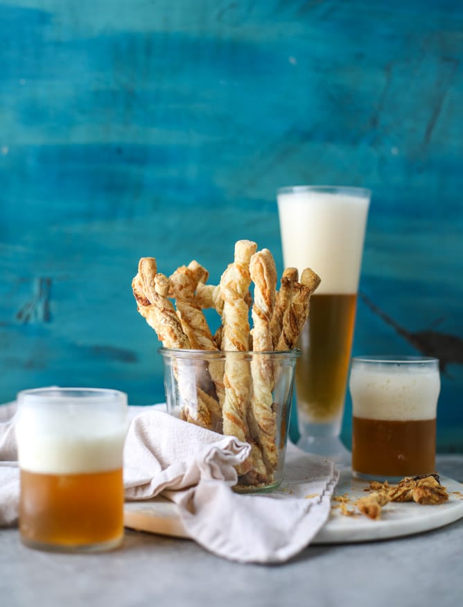 roasted garlic and sharp cheddar cheese straws I howsweeteats.com