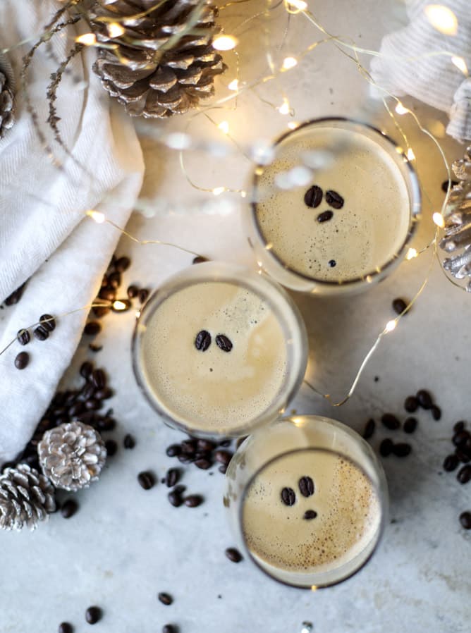 3 ingredient espresso martinis I howsweeteats.com