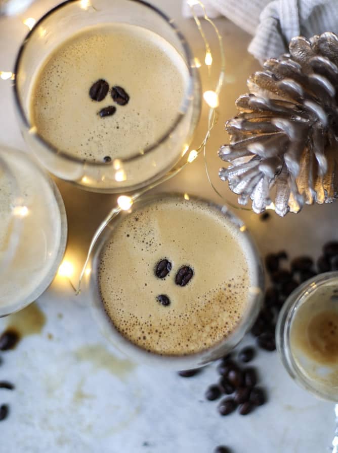 3 ingredient espresso martinis I howsweeteats.com