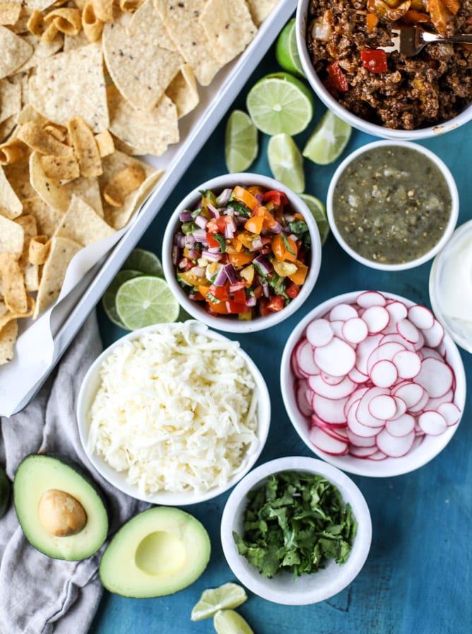 sheet pan green chile nachos I howsweeteats.com