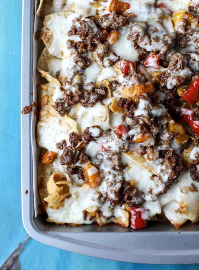 sheet pan green chile nachos I howsweeteats.com