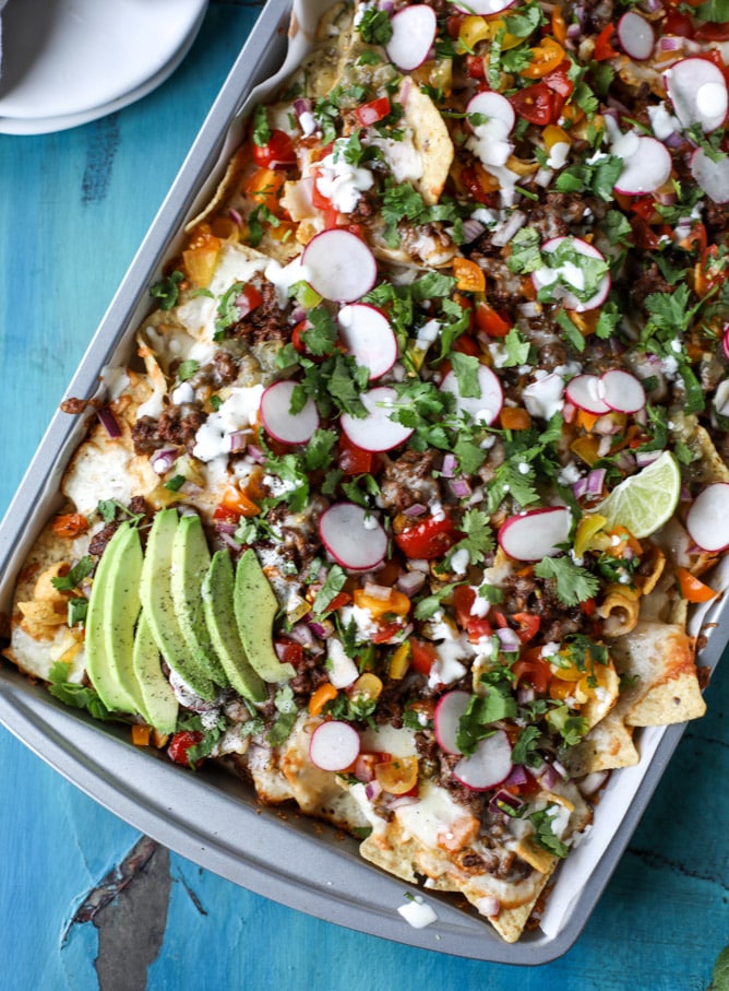 sheet pan green chile nachos I howsweeteats.com