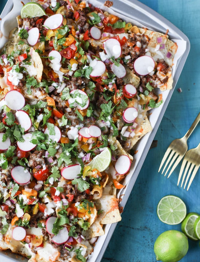 sheet pan green chile nachos I howsweeteats.com