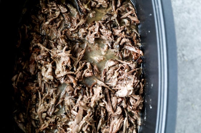 slow cooker cabernet beef short ribs with mascarpone polenta I howsweeteats.com