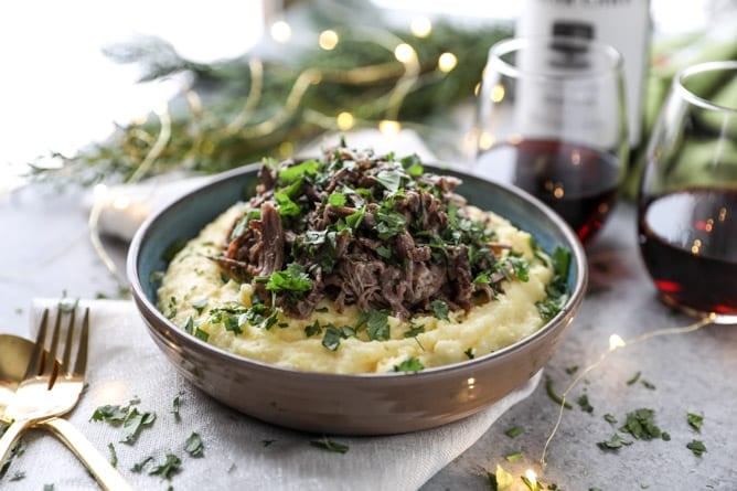 slow cooker cabernet beef short ribs with mascarpone polenta I howsweeteats.com
