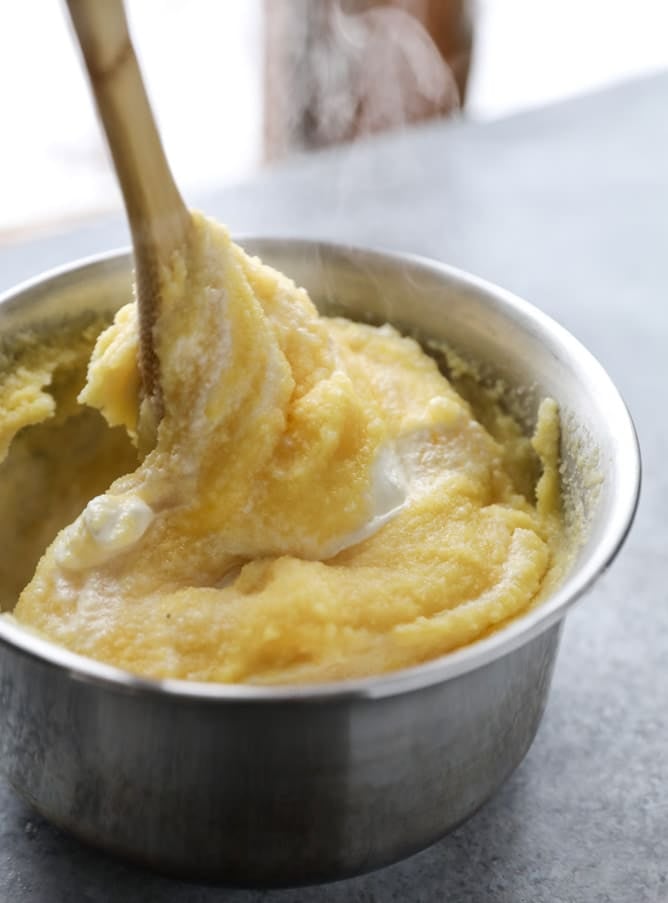 slow cooker cabernet beef short ribs with mascarpone polenta I howsweeteats.com