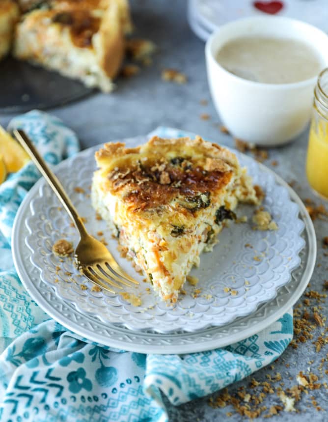 spiralized sweet potato, kale and bacon quiche I howsweeteats.com