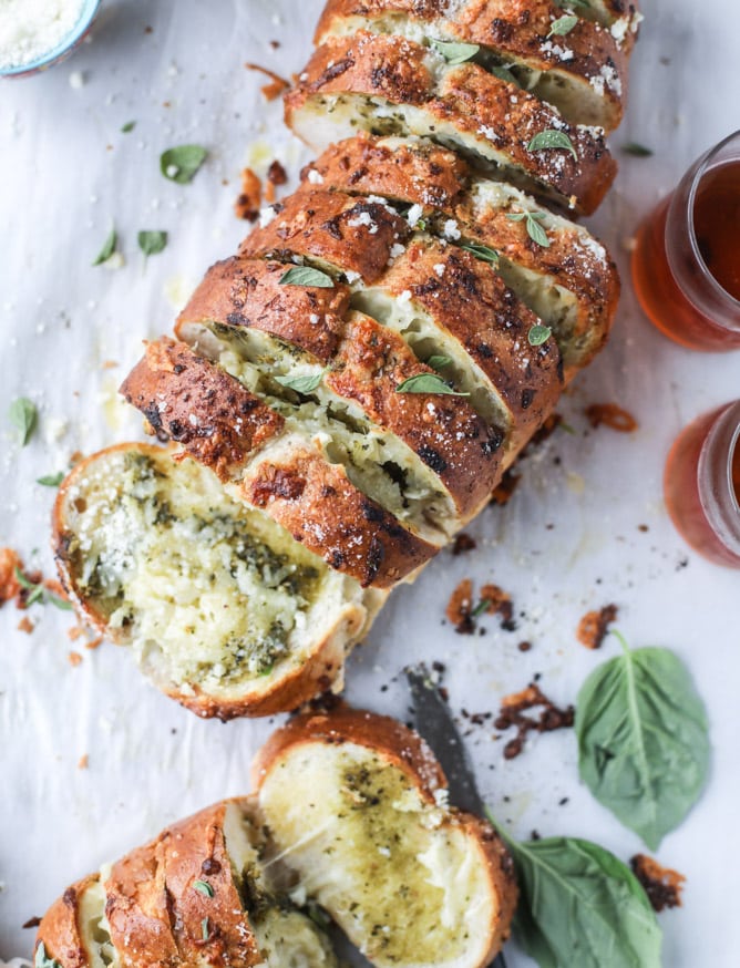 cheesy stuffed pesto garlic bread I howsweeteats.com