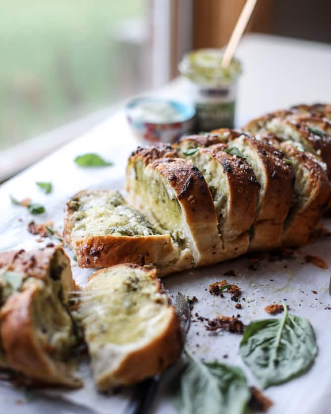 cheesy stuffed pesto garlic bread I howsweeteats.com