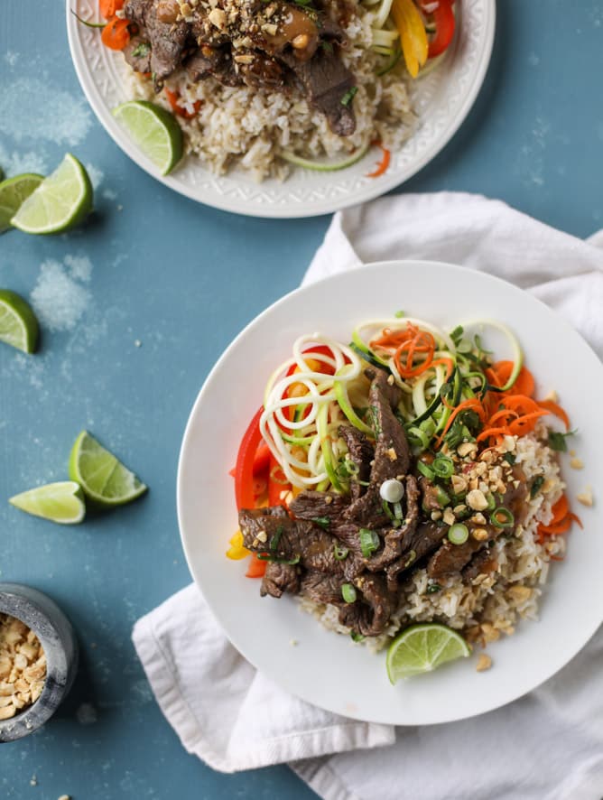 thai beef bowls I howsweeteats.com