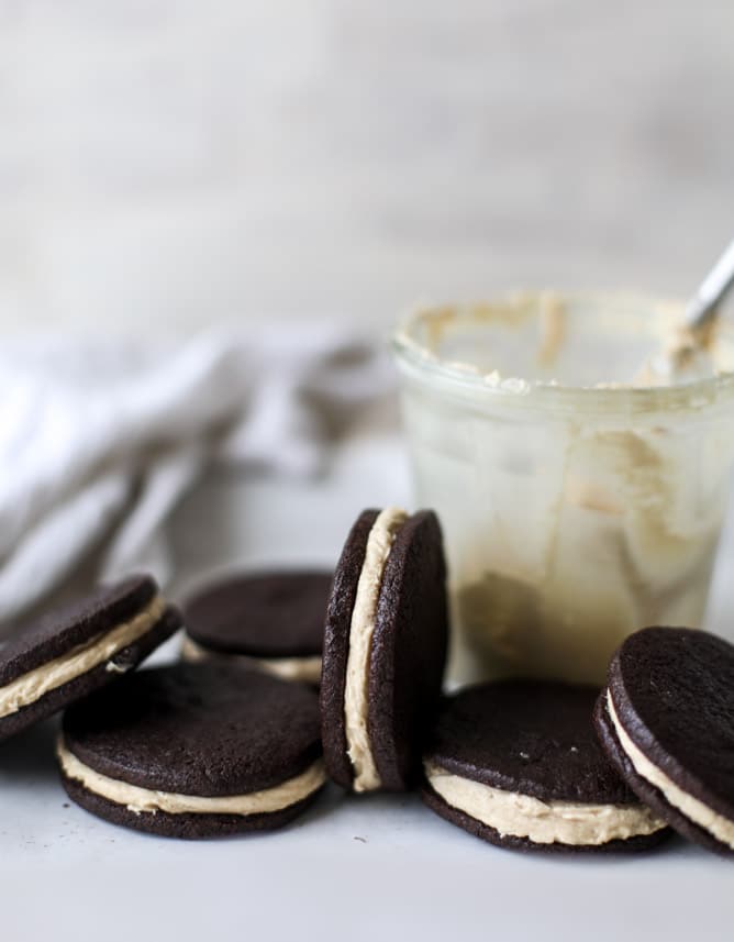 peanut butter oreos I howsweeteats.com