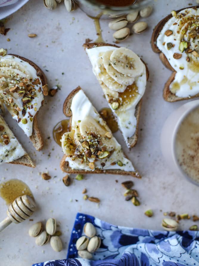 vanilla ricotta banana toast with pistachios I howsweeteats.com