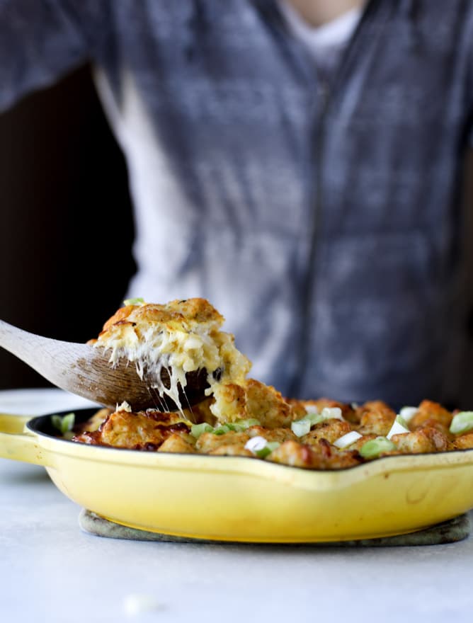 tater tot breakfast skillet I howsweeteats.com