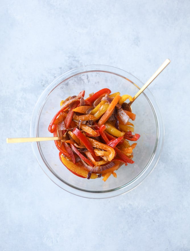 veggie fajita sheet pan nachos I howsweeteats.com