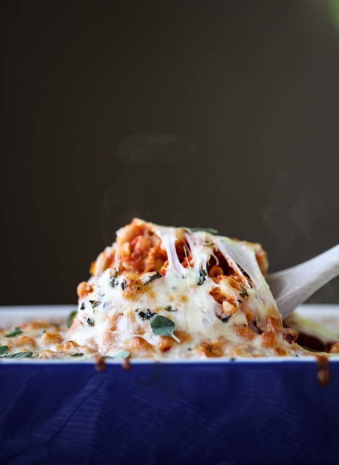 cheesy baked macaroni with bacon and white beans I howsweeteats.com