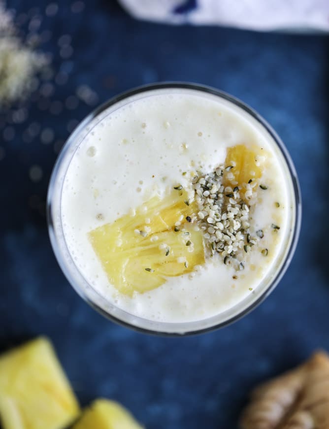 pineapple ginger smoothie I howsweeteats.com