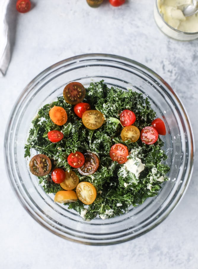 BLT shredded kale salad with greek yogurt ranch I howsweeteats.com
