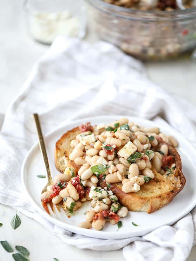 marinated white beans with olive oil toasts I howsweeteats.com