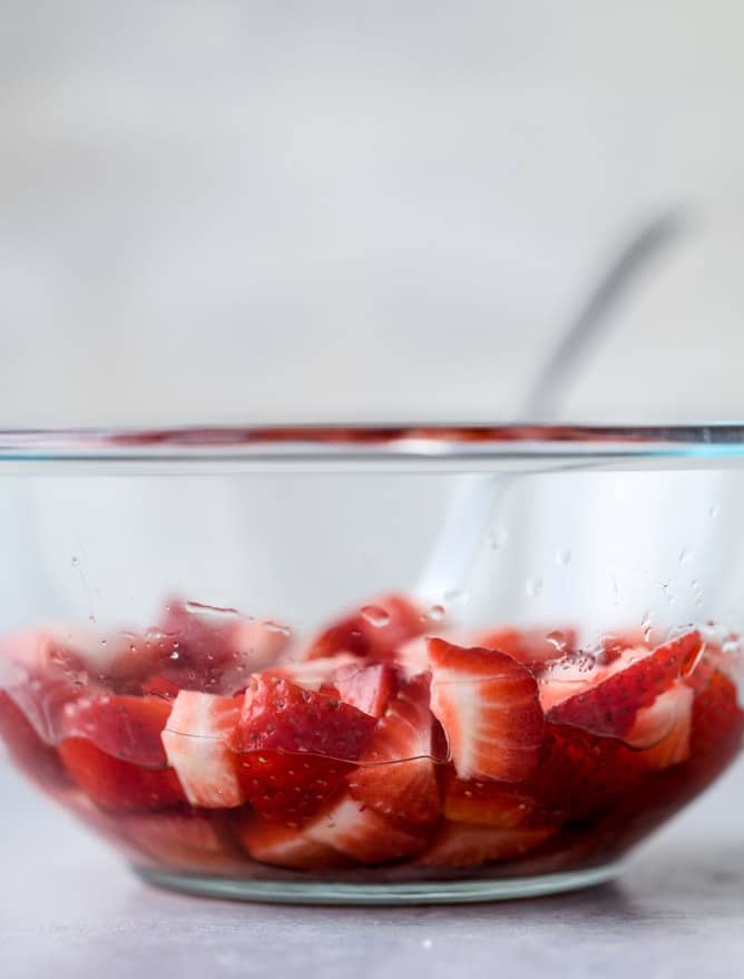 strawberry ginger smash I howsweeteats.com