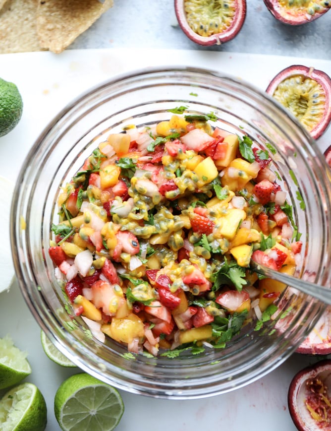 passionfruit strawberry salsa I howsweeteats.com