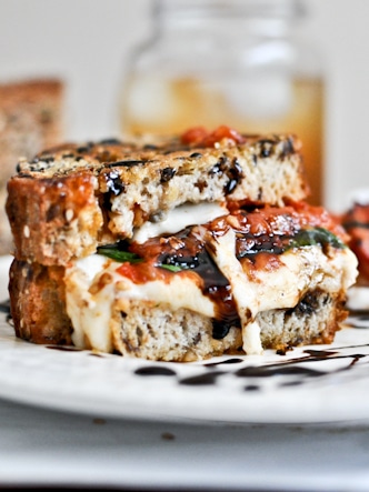 Caprese Grilled Cheese and 10 favorite recipes for Memorial Day Weekend I howsweeteats.com