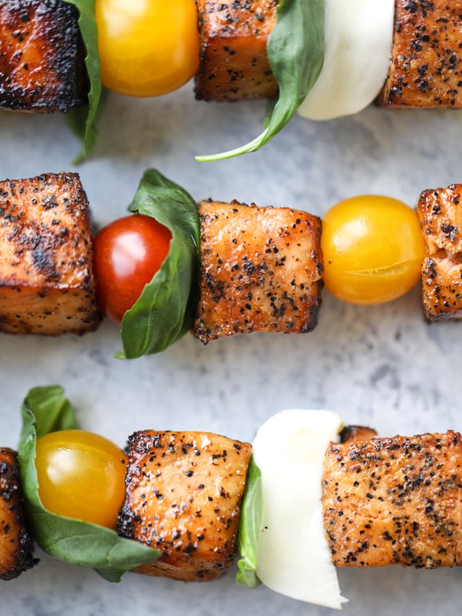 blackened salmon caprese skewers I howsweeteats.com