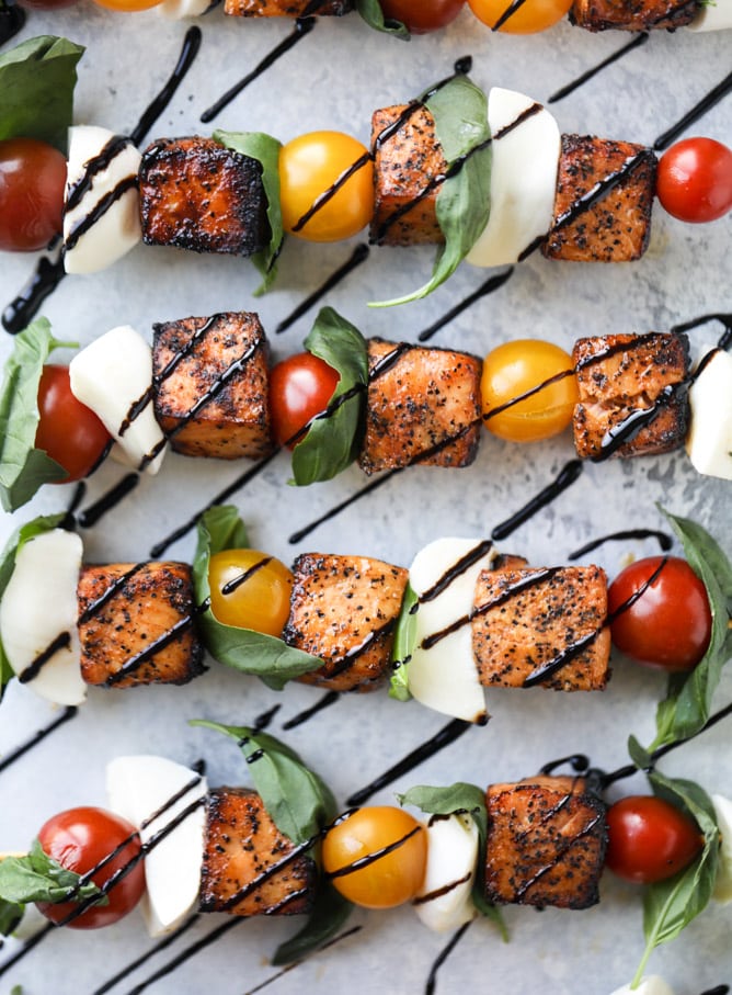 blackened salmon caprese skewers I howsweeteats.com