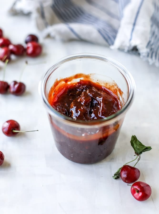 pulled pork sandwiches with cherry chipotle BBQ sauce I howsweeteats.com