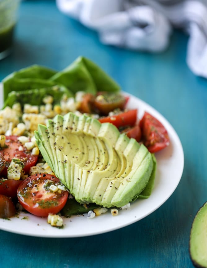 grilled corn, tomato & avocado salad with chimichurri I howsweeteats.com