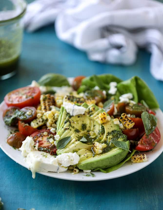 grilled corn, tomato & avocado salad with chimichurri I howsweeteats.com