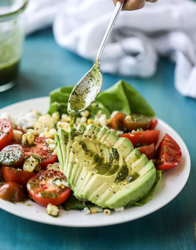 grilled corn, tomato & avocado salad with chimichurri I howsweeteats.com