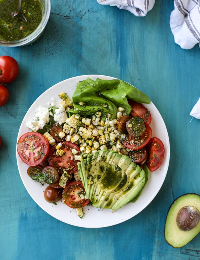 grilled corn, tomato & avocado salad with chimichurri I howsweeteats.com