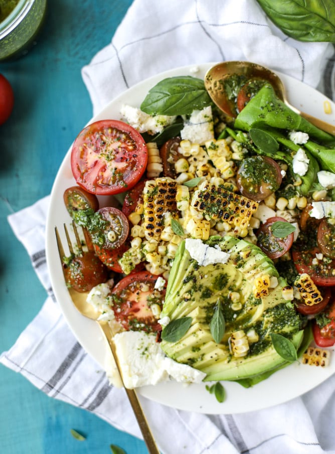 grilled corn, tomato & avocado salad with chimichurri I howsweeteats.com