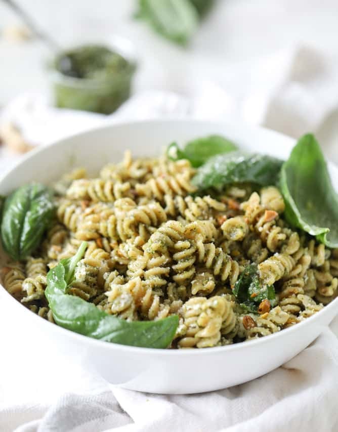 pistachio pesto pasta salad with burrata I howsweeteats.com