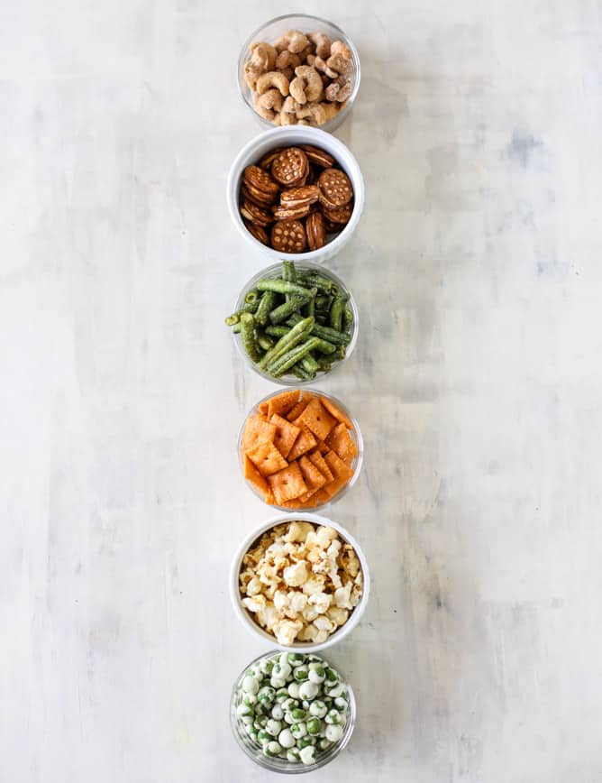 {video!} our favorite summer pool party snack mix I howsweeteats.com