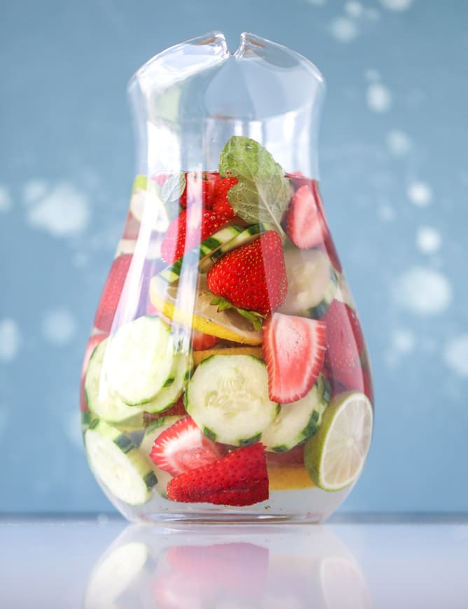 strawberry summer water I howsweeteats.com