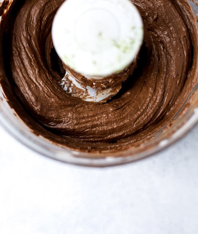 avocado chocolate mousse with summer fruit I howsweeteats.com